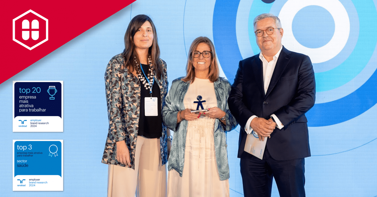 Hovione wins Randstad Award for best company to work_HR Director Catarina Tendeiro receiving the award on the stage | Hovione